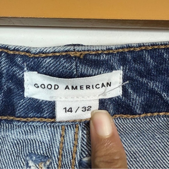 Good American Denim Cutoff Shorts Women’s Size 14/32 Blue Distressed High Rise - Picture 3 of 6